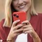 Preview: iPhone Silicone Mag Cover MagSafe in rot in der Hand Zubehör online kaufen bestellen