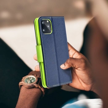 iPhone FANCY Book Case in navy blau in der Hand online kaufen bestellen