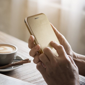 iPhone 15 Pro Max Elegance Book Case gold in der Hand Zubehör online kaufen bestellen