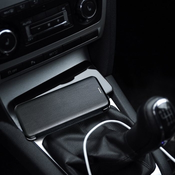 iPhone SE 2020 2022 Elegance Book Case schwarz im Auto liegend Zubehör online kaufen bestellen