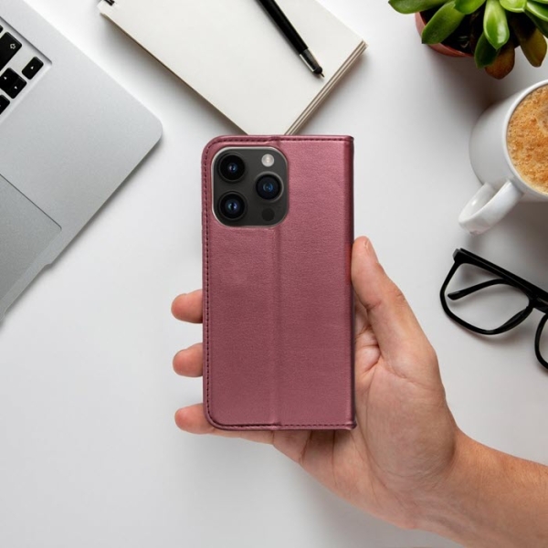 iPhone 13 Pro Max Handytasche Magneto Book Case burgunder rot hinten in der Hand online kaufen bestellen