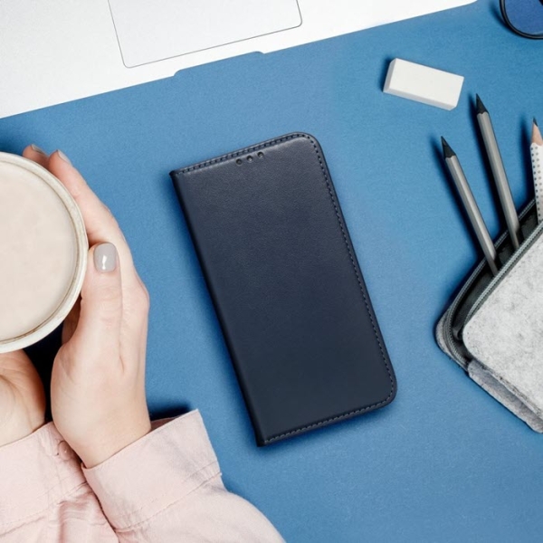 iPhone 16 Pro Handytasche Magneto Book Case navy blau hinten in der Hand online kaufen bestellen